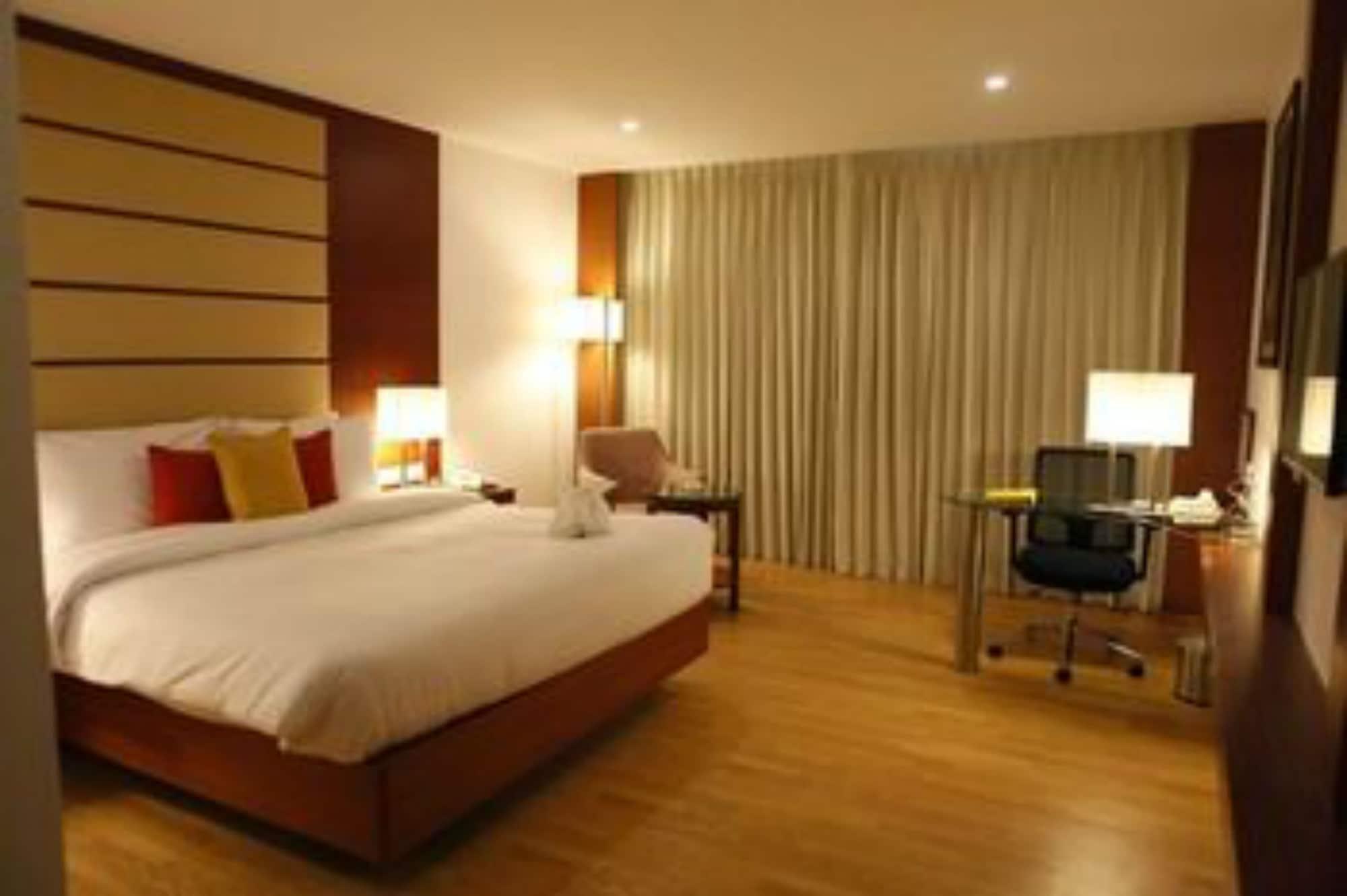 Lemon Tree Hotel Shimona Chennai Exterior photo