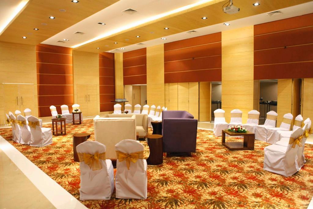 Lemon Tree Hotel Shimona Chennai Exterior photo