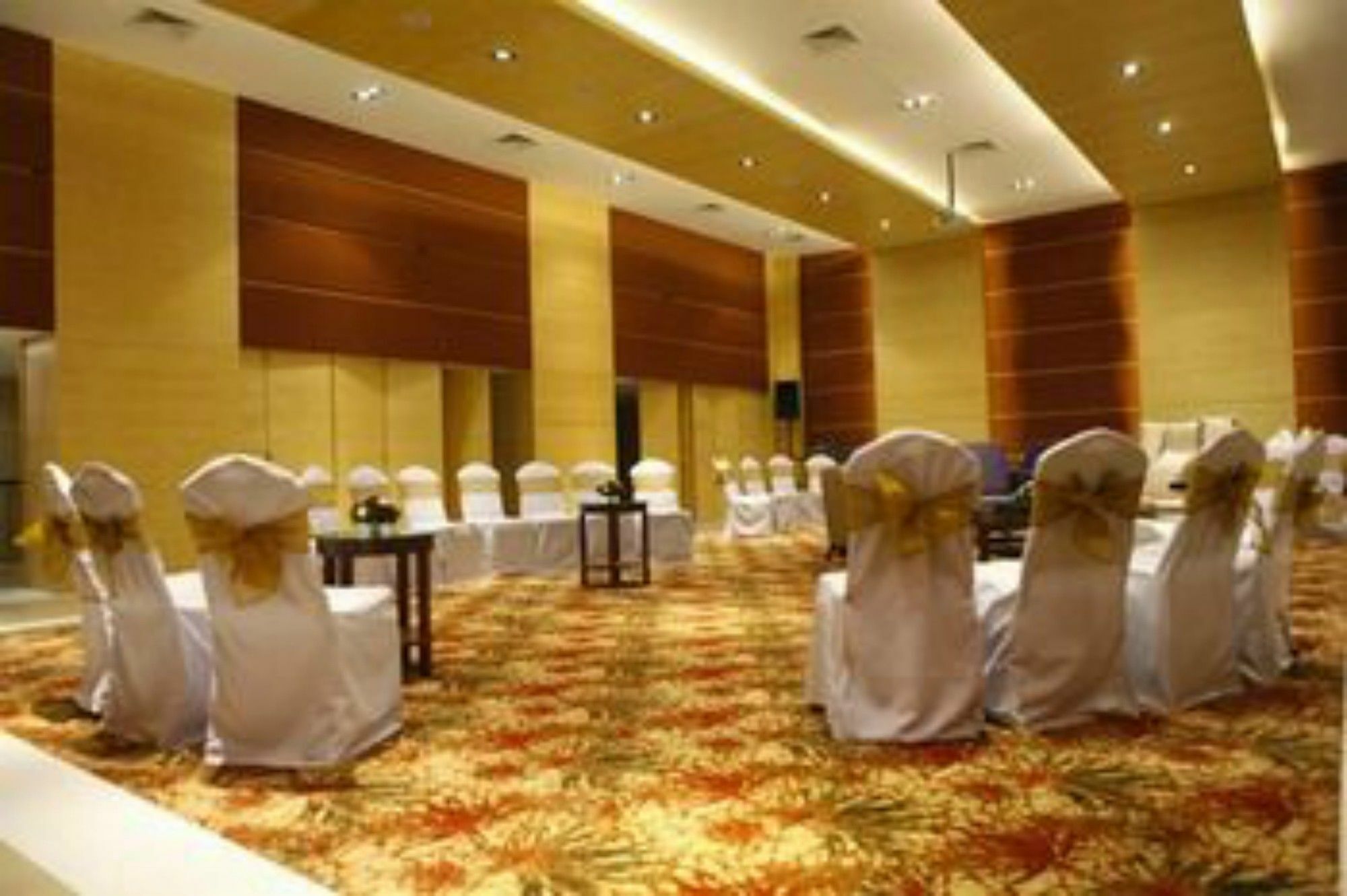 Lemon Tree Hotel Shimona Chennai Exterior photo